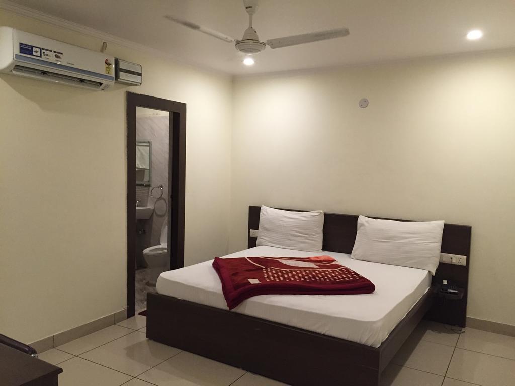 Hotel Surya Haldwani Room photo