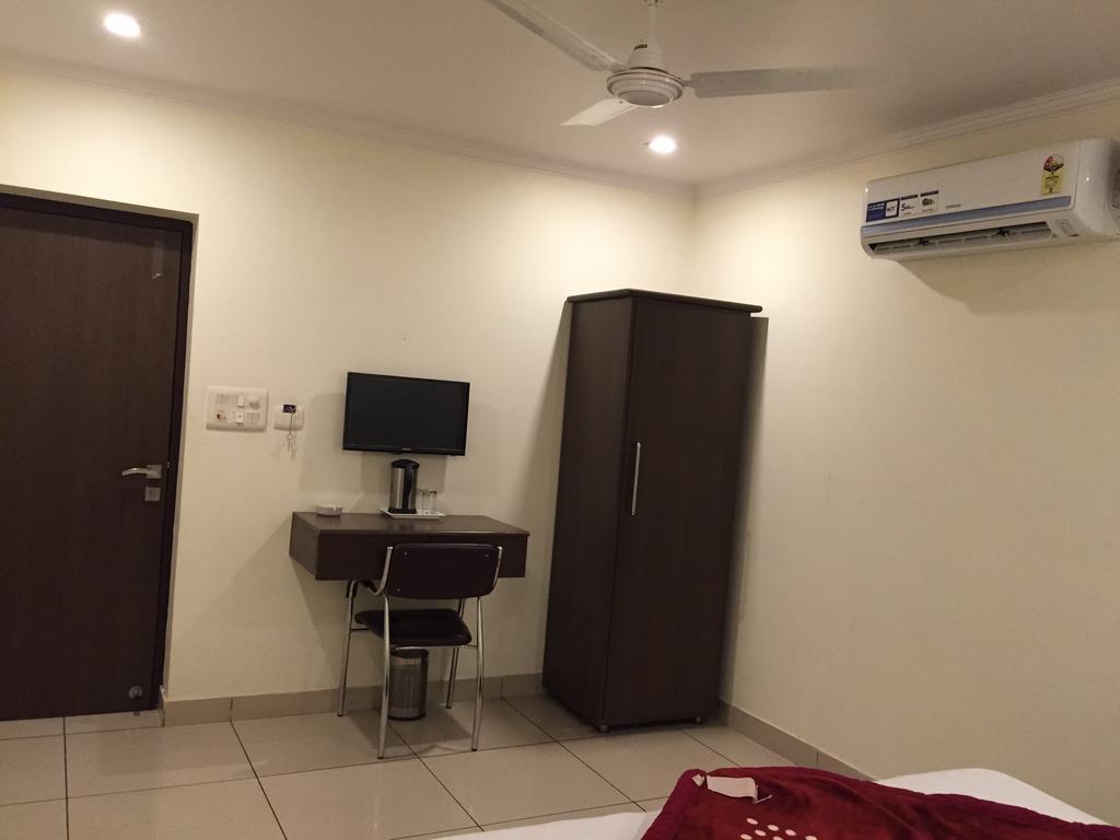 Hotel Surya Haldwani Room photo